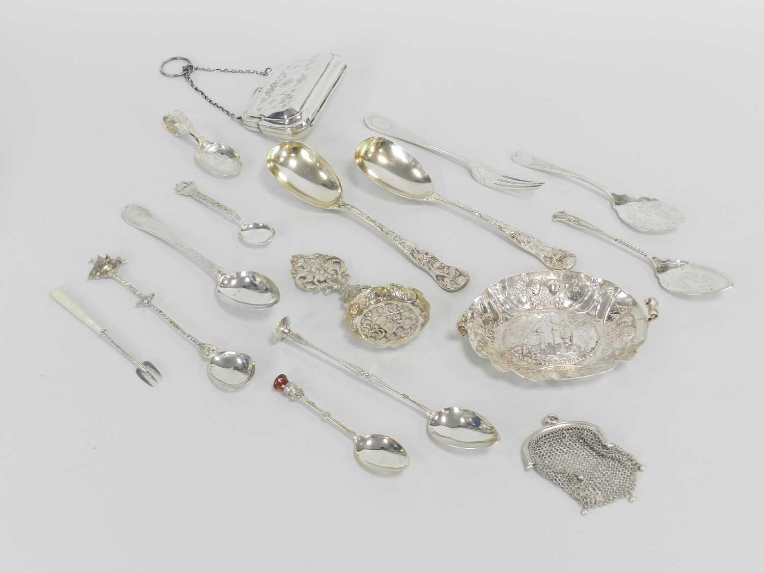 Lot 18 - A collection of silver