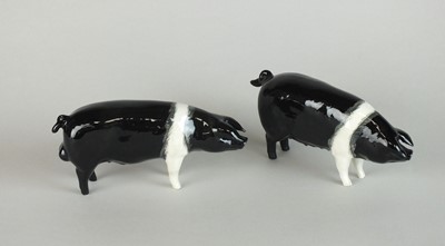Lot 302 - A pair of Beswick Saddleback pigs