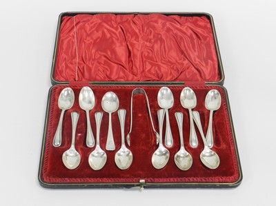 Lot 23 - A cased part set of teaspoons and sugar tongs