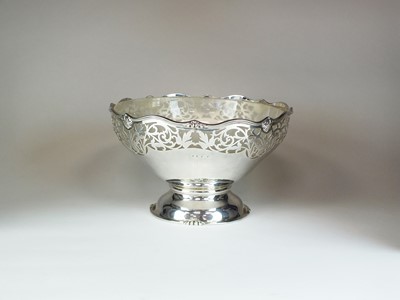 Lot 31 - A pedestal silver bowl