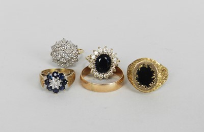 Lot 80 - A collection of rings