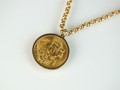 Lot 32 - A sovereign pendant