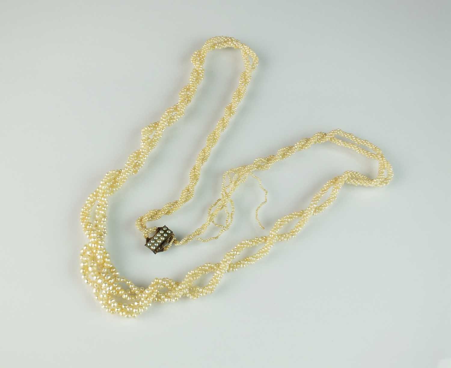 Lot 39 - A 19th century graduated seed pearl necklace
