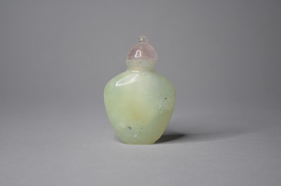 Lot 258 - A Chinese jade snuff bottle