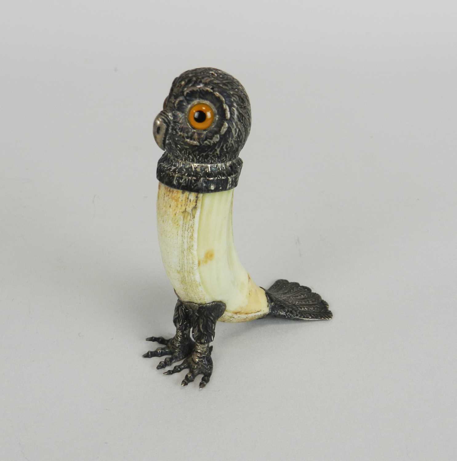 Lot 25 - A tooth or horn pepperette in the form of an owl