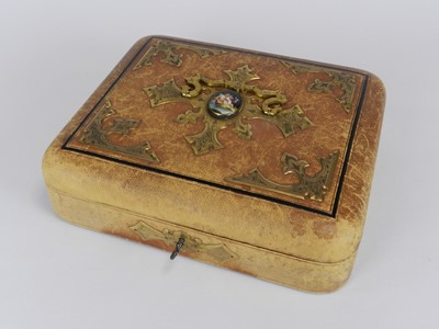 Lot 346 - A late 19th century leather mounted jewellery case