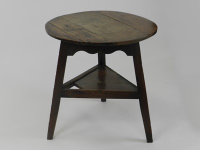 Lot 457 - An early 19th century elm cricket table