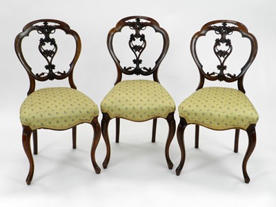 Lot 493 - A set of 6 Victorian walnut standard chairs