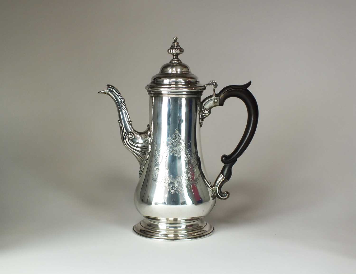 Lot 19 - A George III silver coffee pot