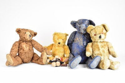 Lot 460 - A collection of five English teddy bears