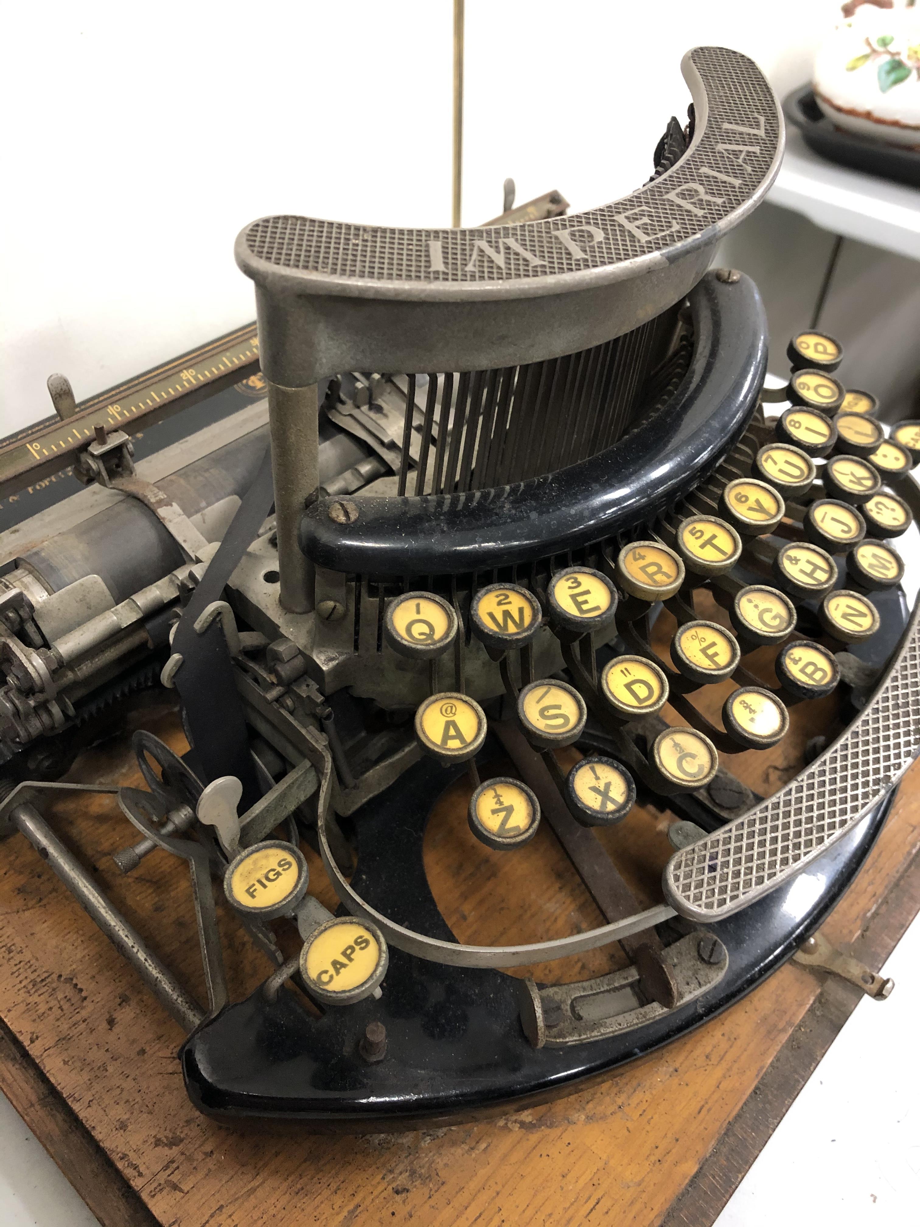女王陛下主要資産　IMPERIAL TYPEWRITER 女王陛下主要資産 IMPERIAL TYPEWRITER（Lot 232 - An Imperial