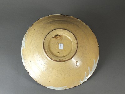 Lot 210 - An 18th century Spanish tin-glazed earthenware dish
