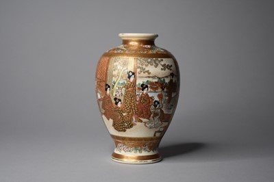 Lot 377 - A Japanese satsuma vase, Kinkozan