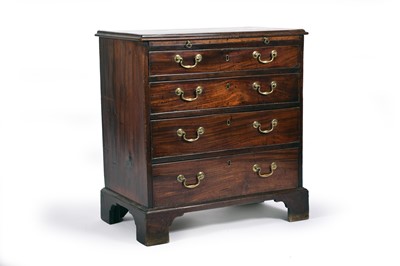 Lot 435 - A George III mahogany chest of 4 long drawers, of good proportions