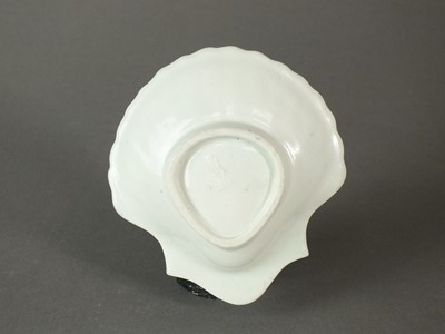 Lot 168 - Caughley 'Pleasure Boat' pickle dish, circa 1780