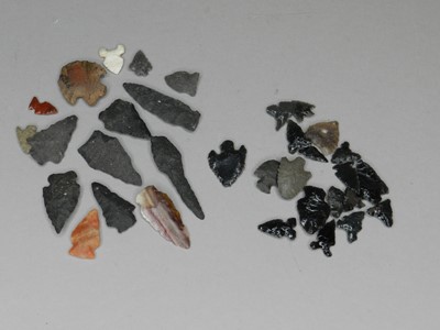 Lot 296 - A collection of North American stone arrowheads and points