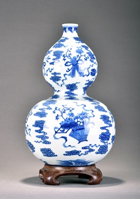 Lot 281 - A Chinese blue and white gourd vase and wood stand