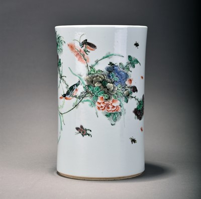 Lot 286 - A Chinese famille verte sleeve vase, probably Kangxi