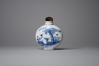 Lot 343 - A Chinese blue and white snuff bottle