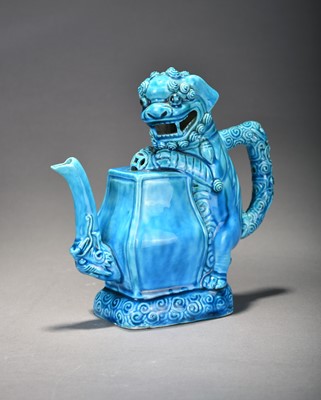 Lot 303 - A Chinese tuquoise glazed Cadogan teapot, Qing Dynasty