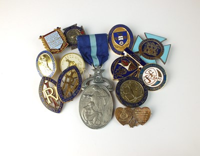 Lot 85 - A collection of nursing badges