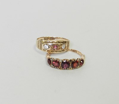 Lot 29 - Two 9ct gold rings