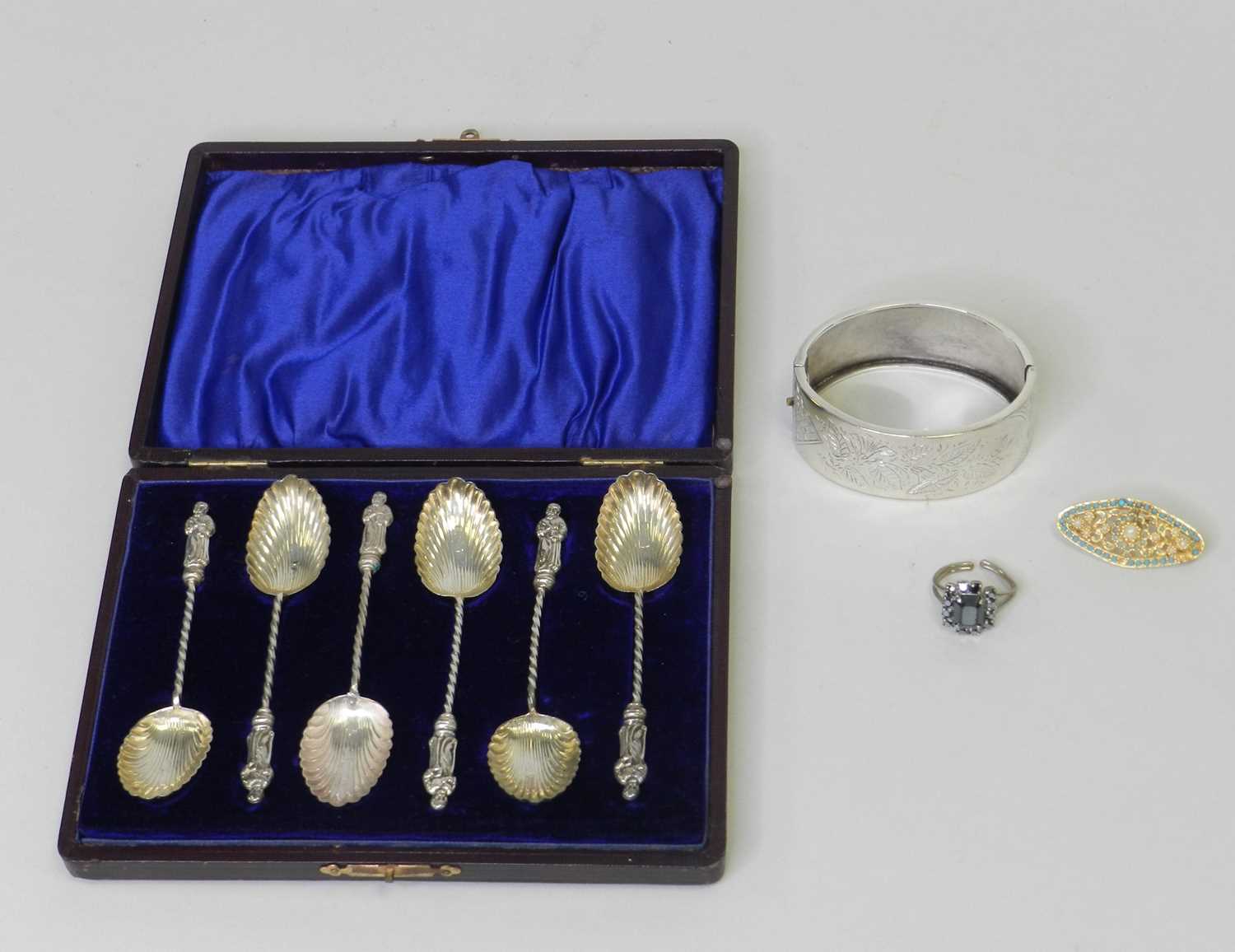 Lot 5 - A cased set of six silver teaspoons