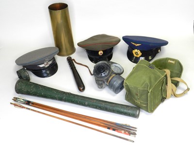 Lot 201 - A collection of militaria