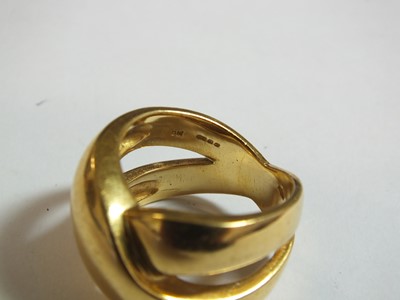 Lot 76 - An 18ct yellow gold stylised crossover band