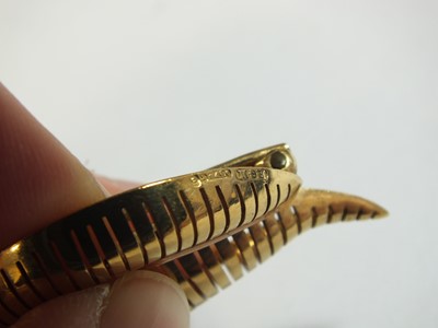 Lot 87 - A 9ct gold cabochon sapphire set leaf brooch