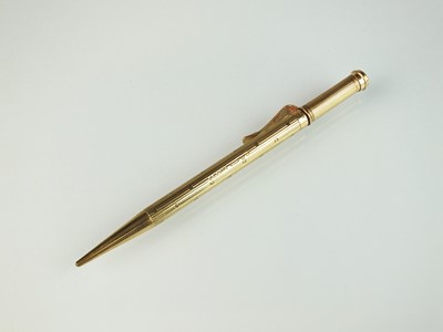 Lot 26 - A 9ct gold retractable pencil by Sampson Mordan & Co