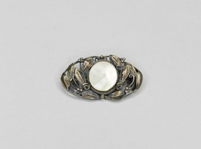 Lot 168 - An Art Nouveau white metal mother of pearl set brooch