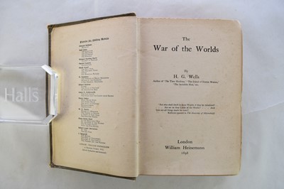 Lot 49 - WELLS, H G, The War of the Worlds. William...