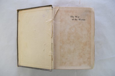 Lot 49 - WELLS, H G, The War of the Worlds. William...