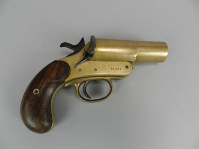 Lot 262 - Webley and Scott First World War flare gun