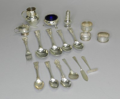 Lot 142 - A collection of silver