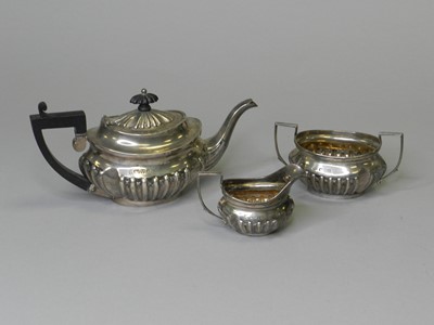 Lot 159 - An Edwardian bachelors three piece silver tea service