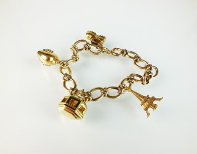 Lot 107 - A gold oval link bracelet