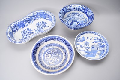 Lot 41 - A collection of Victorian blue and white pottery