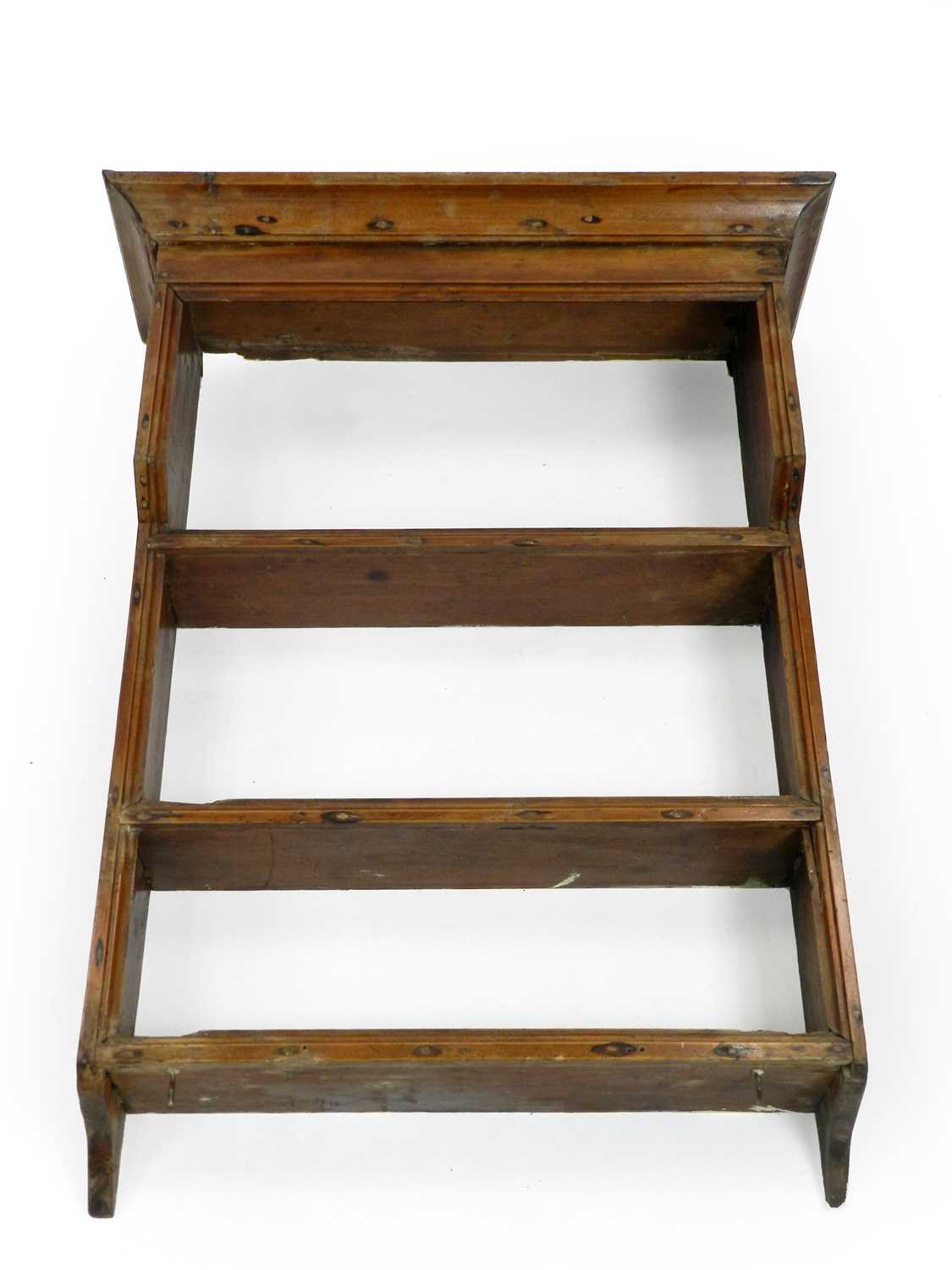 Lot 400 - A small Victorian pine 3-tier plate rack
