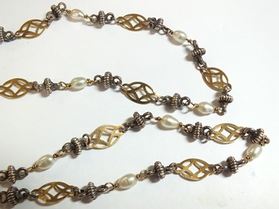 Lot 47 - A yellow and white metal freshwater pearl set necklace