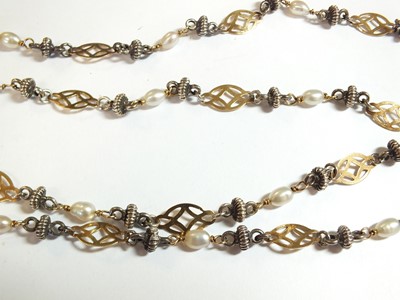 Lot 47 - A yellow and white metal freshwater pearl set necklace