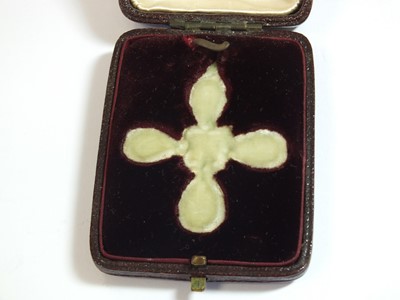 Lot 48 - A 19th century Maltese cross peridot pendant