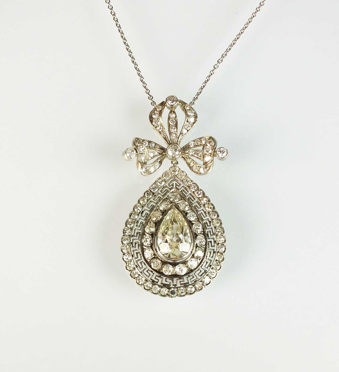 Lot 131 - A Belle Epoque diamond pendant on chain