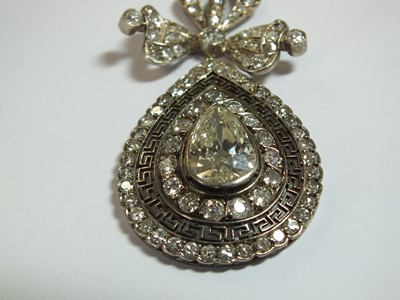 Lot 131 - A Belle Epoque diamond pendant on chain