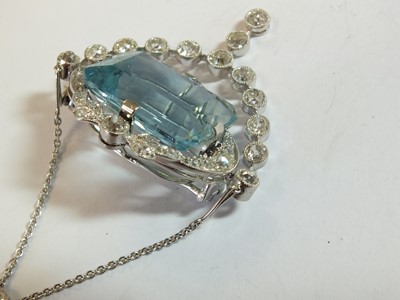 Lot 134 - A Belle Epoque aquamarine and diamond pendant/brooch