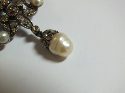 Lot 122 - A late 18th/early 19th century sapphire, diamond and baroque pearl pendant