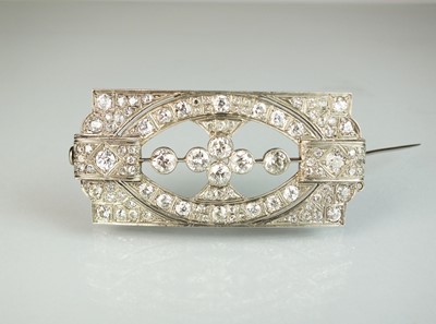 Lot 94 - An Art Deco style diamond brooch