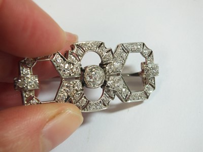 Lot 138 - An Art Deco diamond brooch
