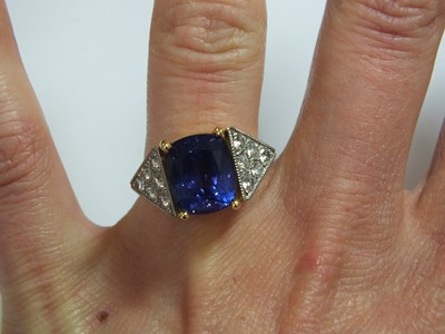 Lot 93 - An 18ct gold tanzanite and diamond dress ring,...